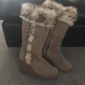 Boots with the fur size 6